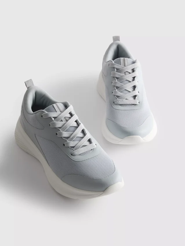 Sneaker aus Active-Mesh