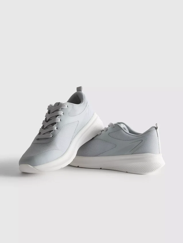 Sneaker aus Active-Mesh