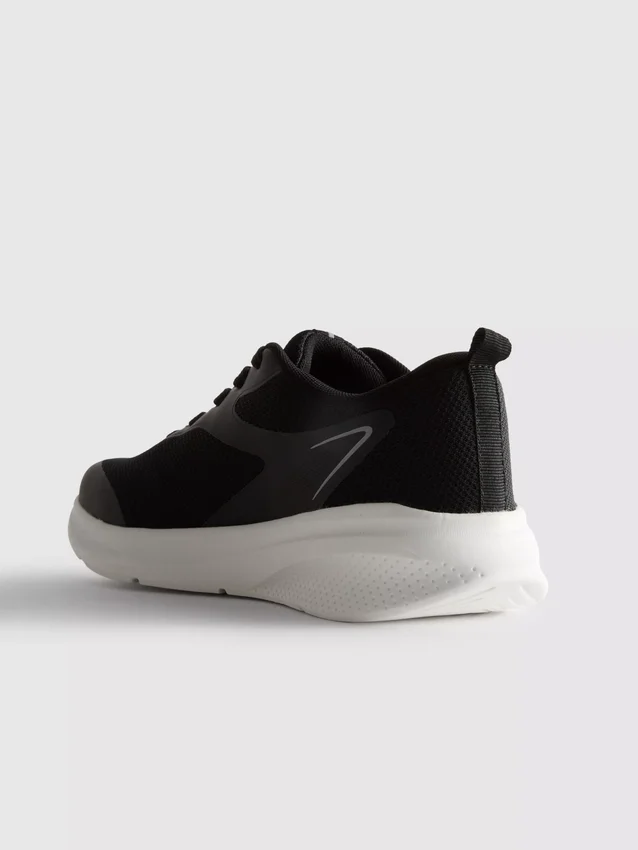 Sneaker aus Active-Mesh