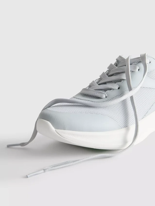 Sneaker aus Active-Mesh