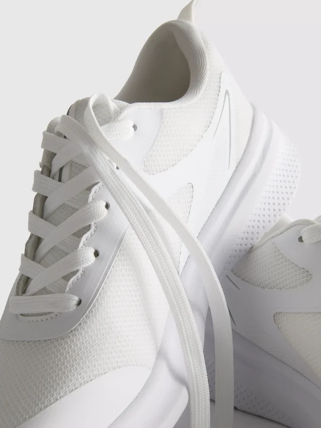 Sneaker aus Active-Mesh
