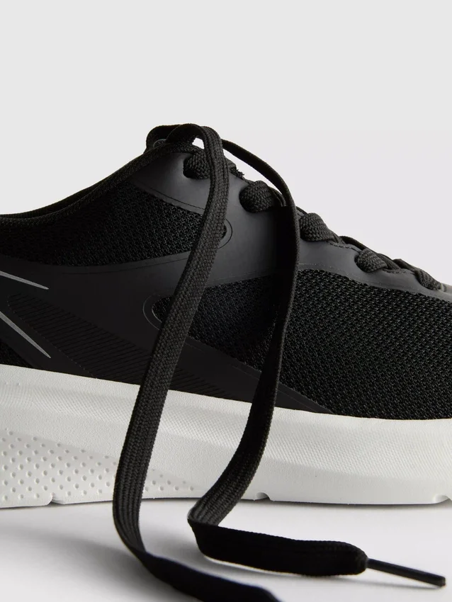 Sneaker aus Active-Mesh