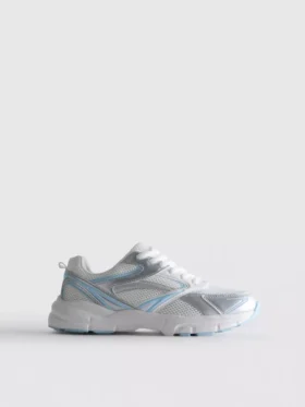 Sneaker aus grobem Mesh