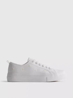 Sneaker mit gestickten Gänseblümli