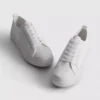 Sneaker mit gestickten Gänseblümli