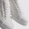 Sneaker mit gestickten Gänseblümli