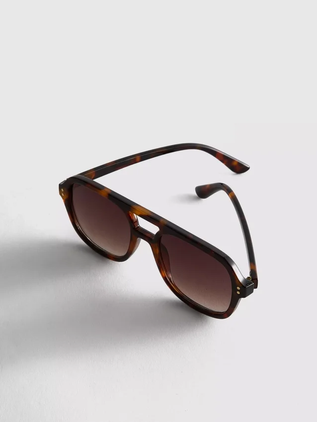 Sonnenbrille im Aviator-Stil