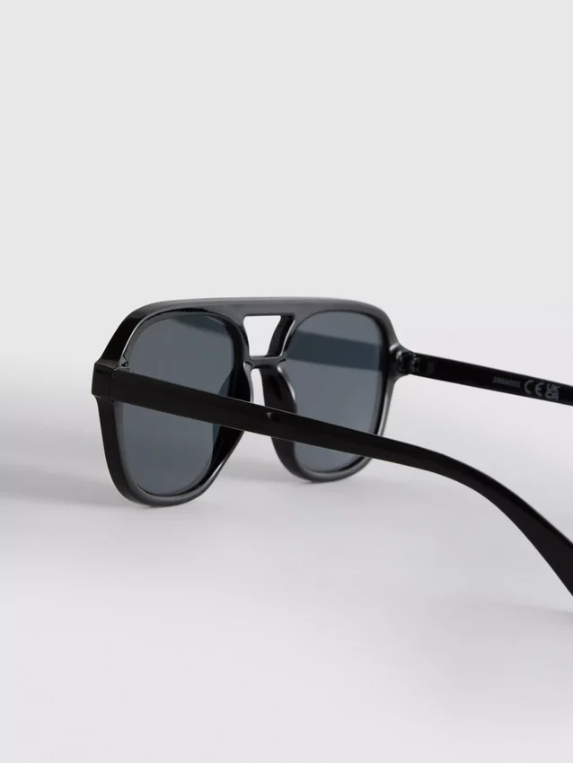 Sonnenbrille im Aviator-Stil