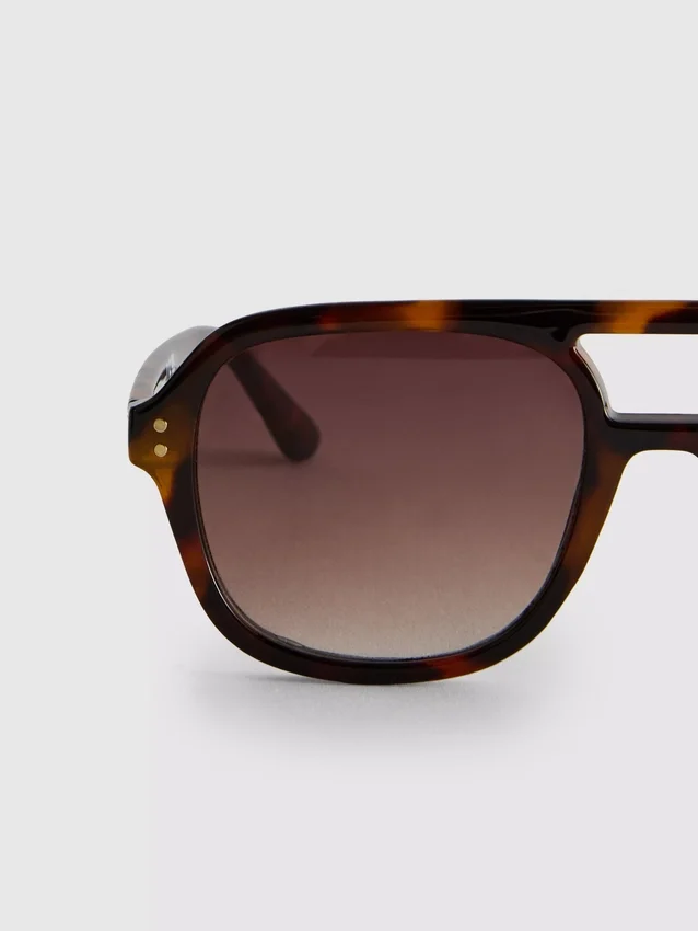 Sonnenbrille im Aviator-Stil