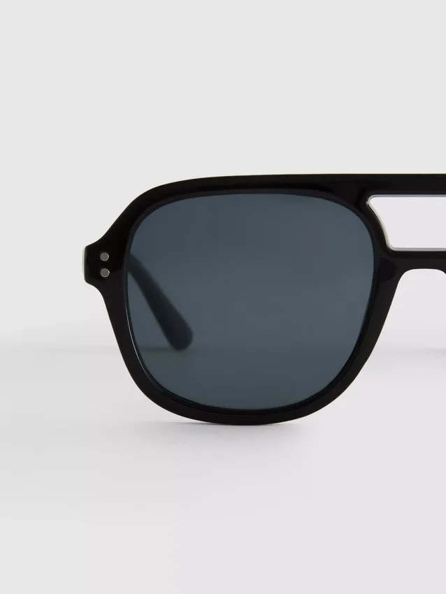 Sonnenbrille im Aviator-Stil