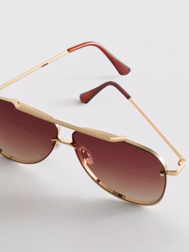 Sonnenbrille im Aviator-Stil aus Metall
