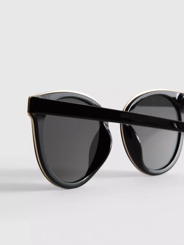Sonnenbrille im Cat-Eye-Stil mit Brauenbügel