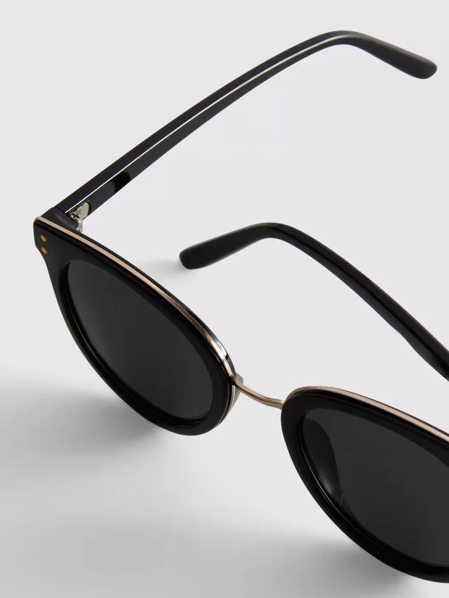 Sonnenbrille im Cat-Eye-Stil mit Brauenbügel