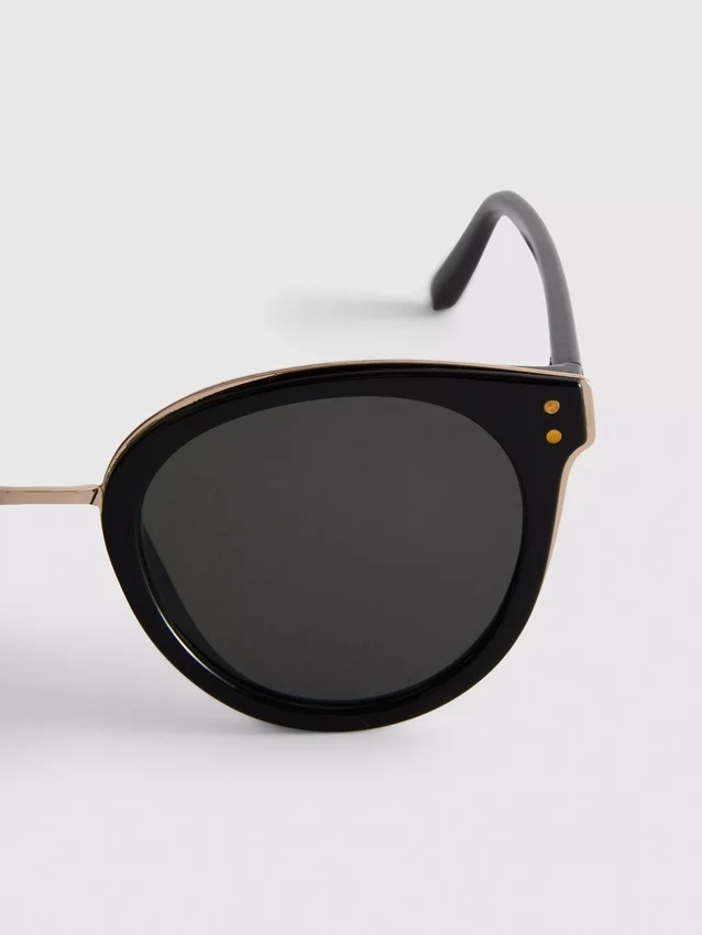 Sonnenbrille im Cat-Eye-Stil mit Brauenbügel