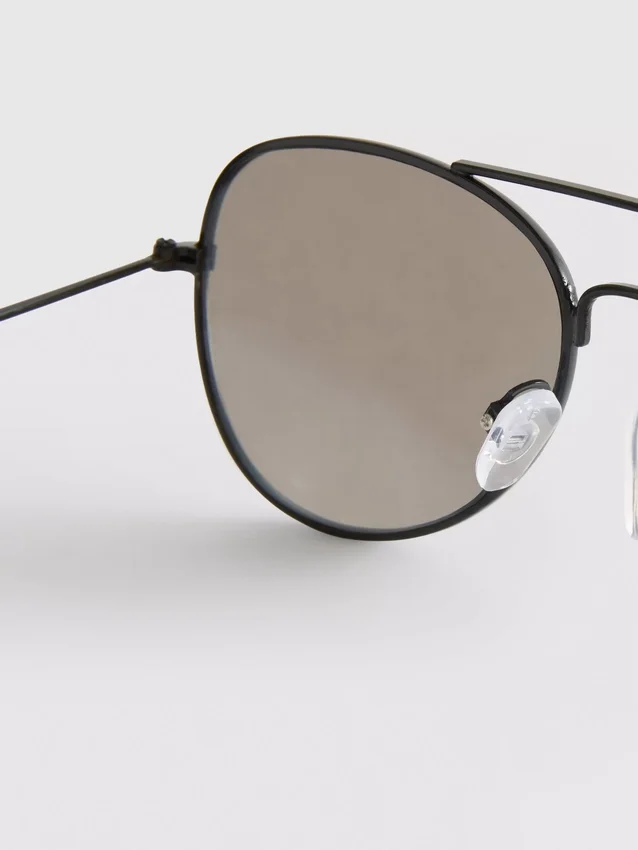 Sonnenbrille im Pilotenstil