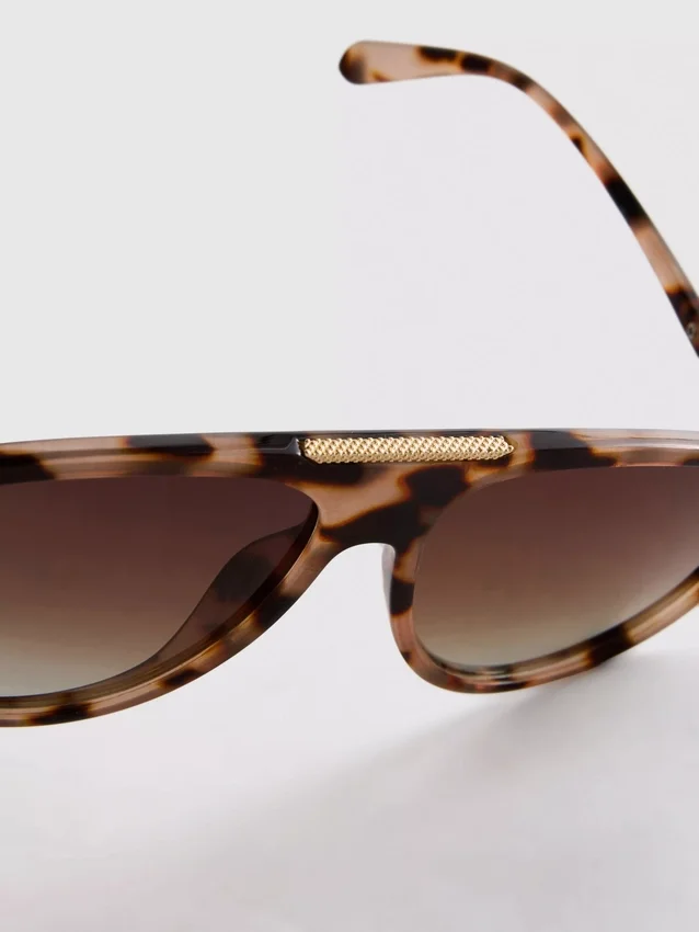 Sonnenbrille im Pilotenstil mit Metallverzierung