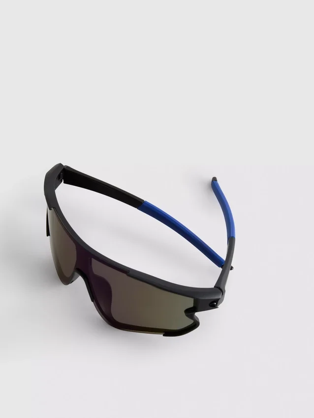 Sonnenbrille im Schild-Design