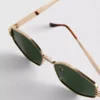Sonnenbrille mit geometrischem Metallrahmen
