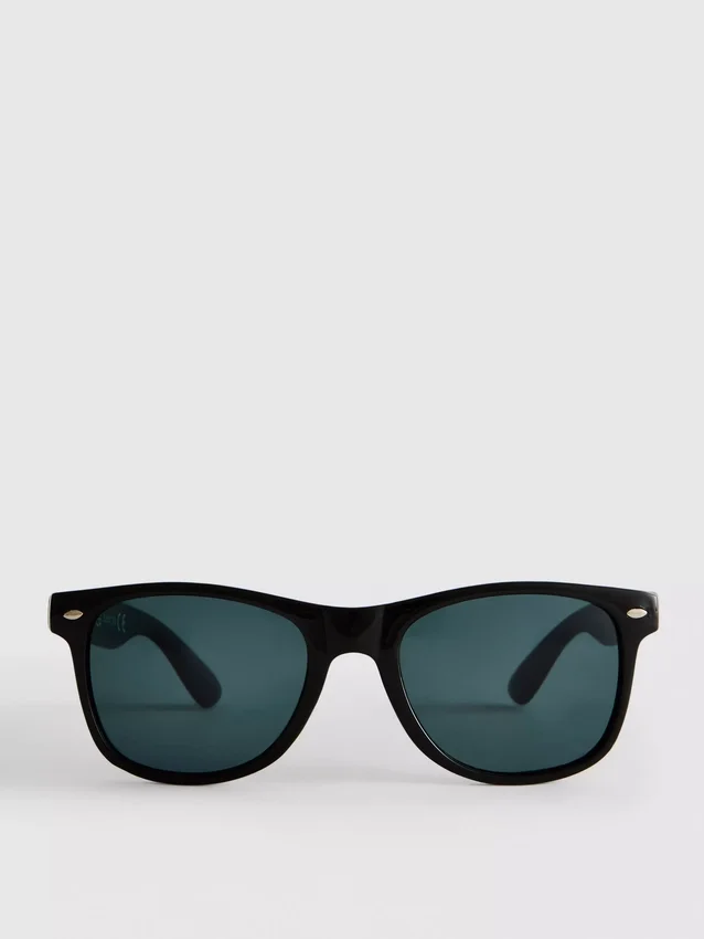 Sonnenbrille mit rechteckigem Rahmen