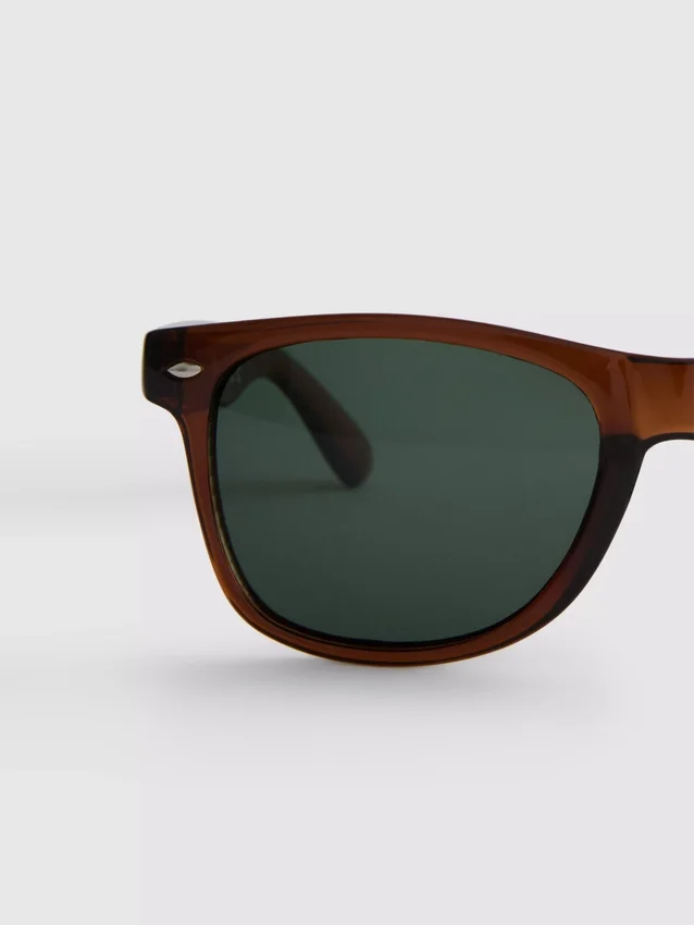Sonnenbrille mit rechteckigem Rahmen