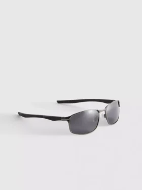 Sonnenbrille mit rechteckigem Rahmen und verspiegelten Gläsern