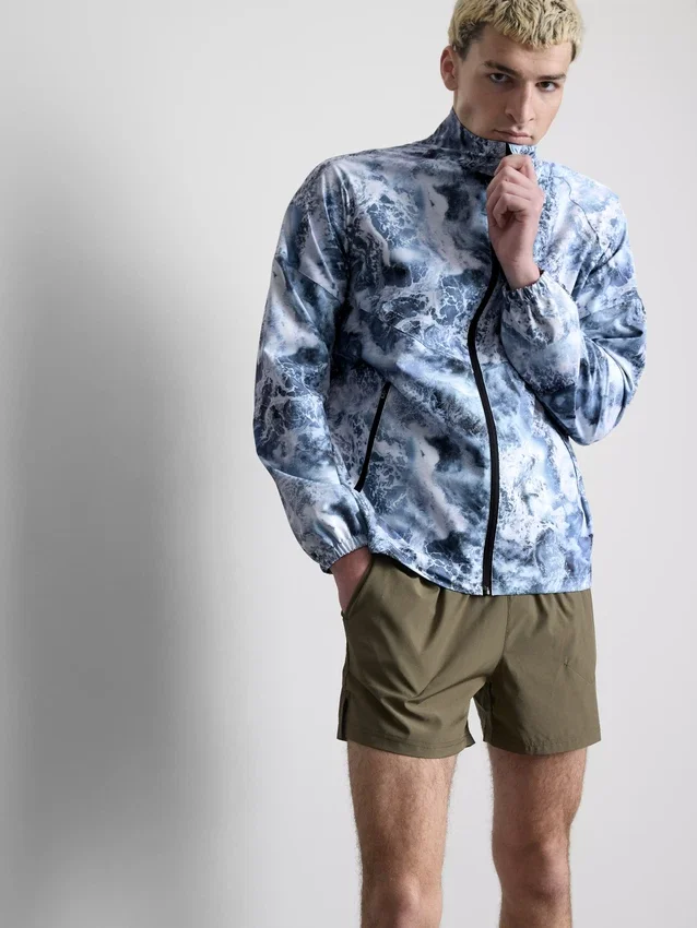 Sportjacke mit Reissverschluss und Trichterkragen