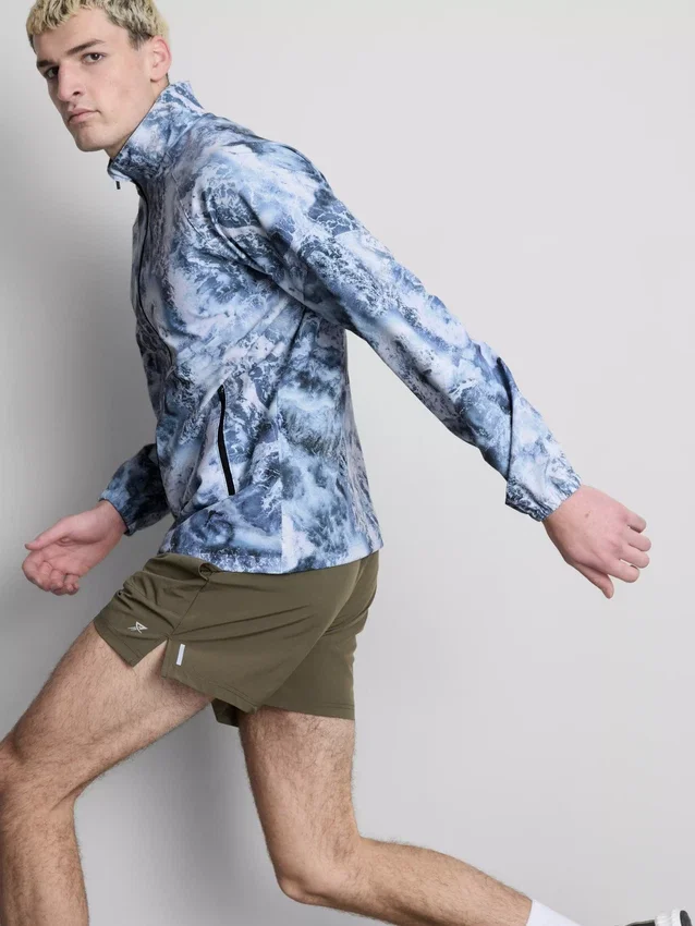 Sportjacke mit Reissverschluss und Trichterkragen