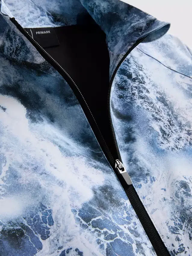 Sportjacke mit Reissverschluss und Trichterkragen