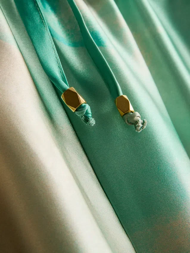 Strandhose aus Satin mit landschaftlichem Print