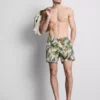 Strandshorts mit Dschungel-Struktur