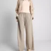 Strukturierte Hose mit weitem Bein