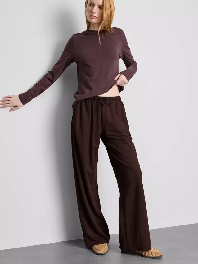 Strukturierte Hose mit weitem Bein