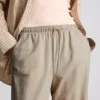 Strukturierte Hose mit weitem Bein