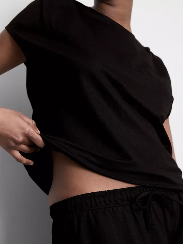 Strukturierte Hose mit weitem Bein