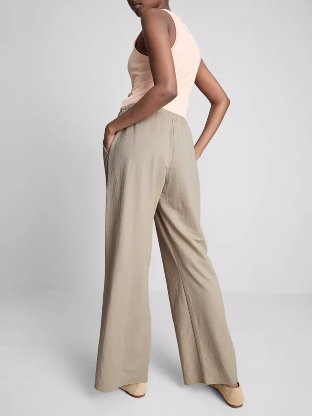 Strukturierte Hose mit weitem Bein