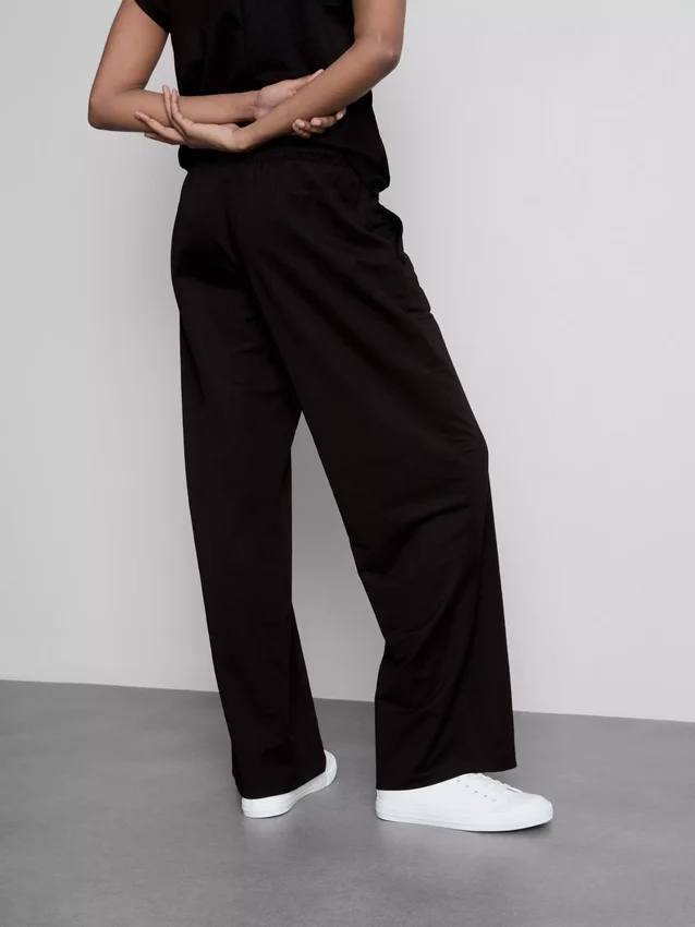 Strukturierte Hose mit weitem Bein