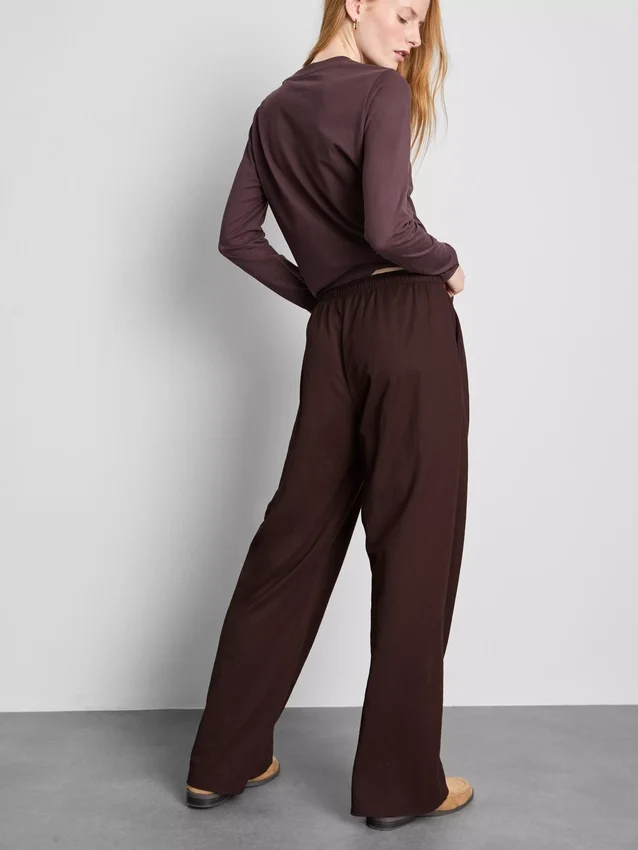 Strukturierte Hose mit weitem Bein