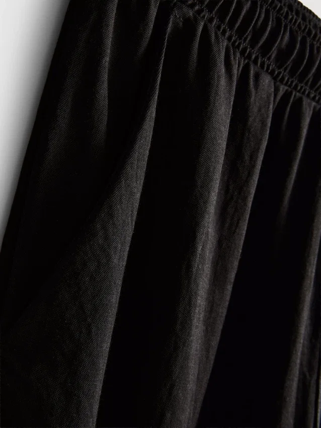 Strukturierte Hose mit weitem Bein
