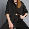Strukturierte Satin-Hose mit geradem Bein