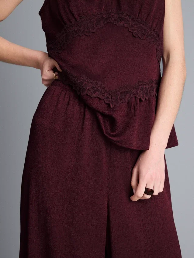 Strukturierte Satin-Hose mit geradem Bein
