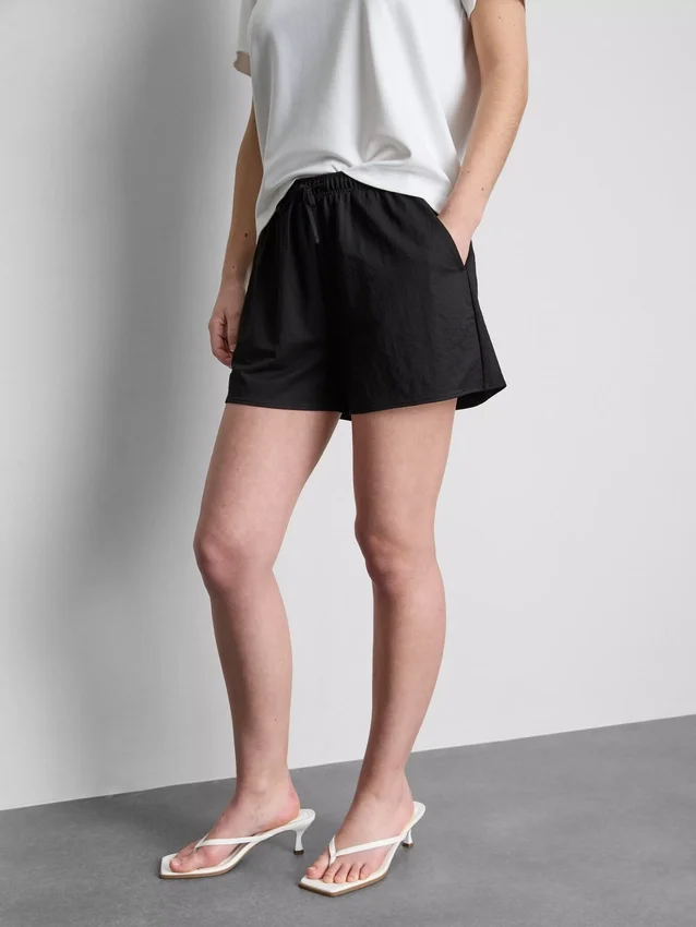 Strukturierte Shorts mit Kordelzug