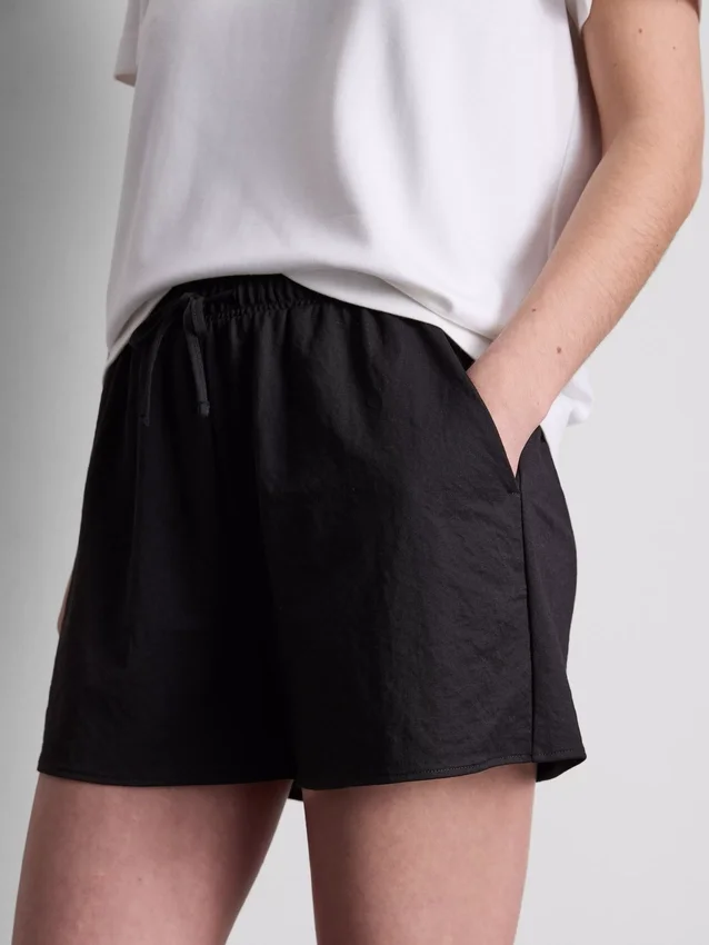 Strukturierte Shorts mit Kordelzug