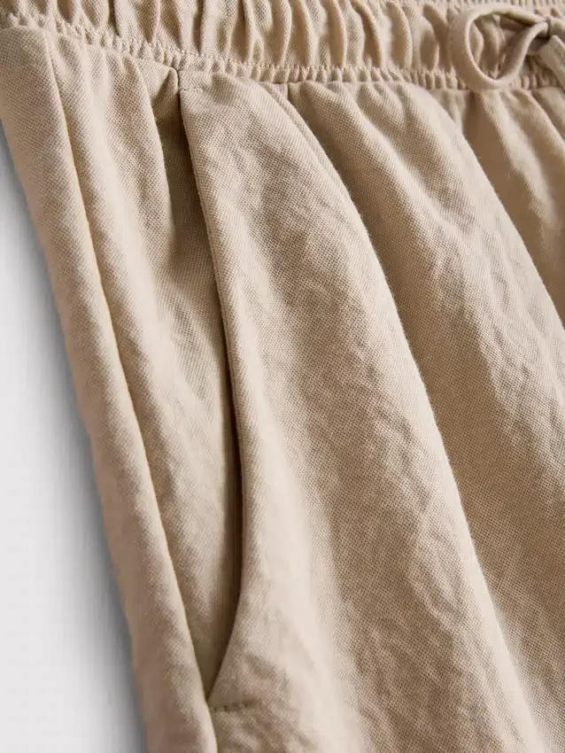 Strukturierte Shorts mit Kordelzug