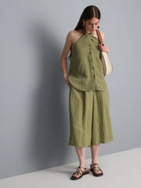 Strukturiertes Halterneck-Top mit Knopfleiste