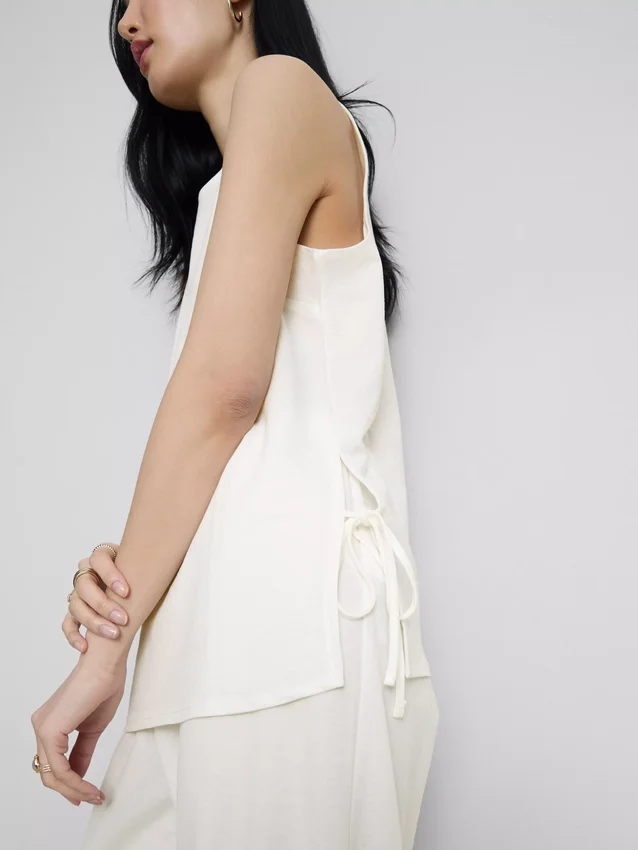 Strukturiertes Tanktop mit seitlichen Bändern