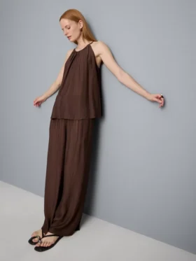 Strukturiertes Trapez-Top mit Neckholder