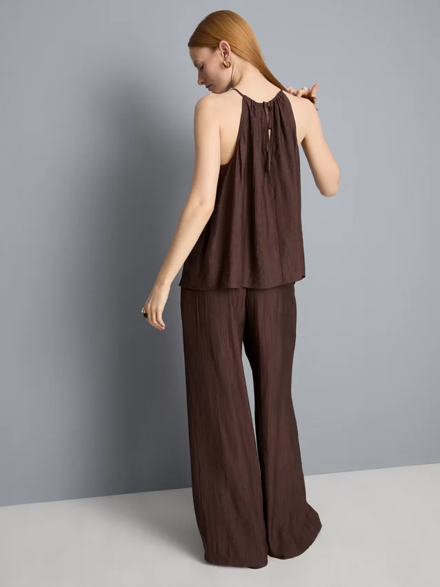 Strukturiertes Trapez-Top mit Neckholder