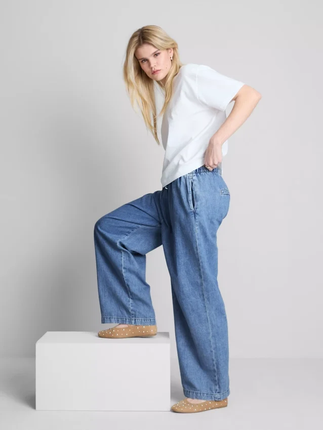 Sweathosen-Jeans mit mittlerer Leibhöhe