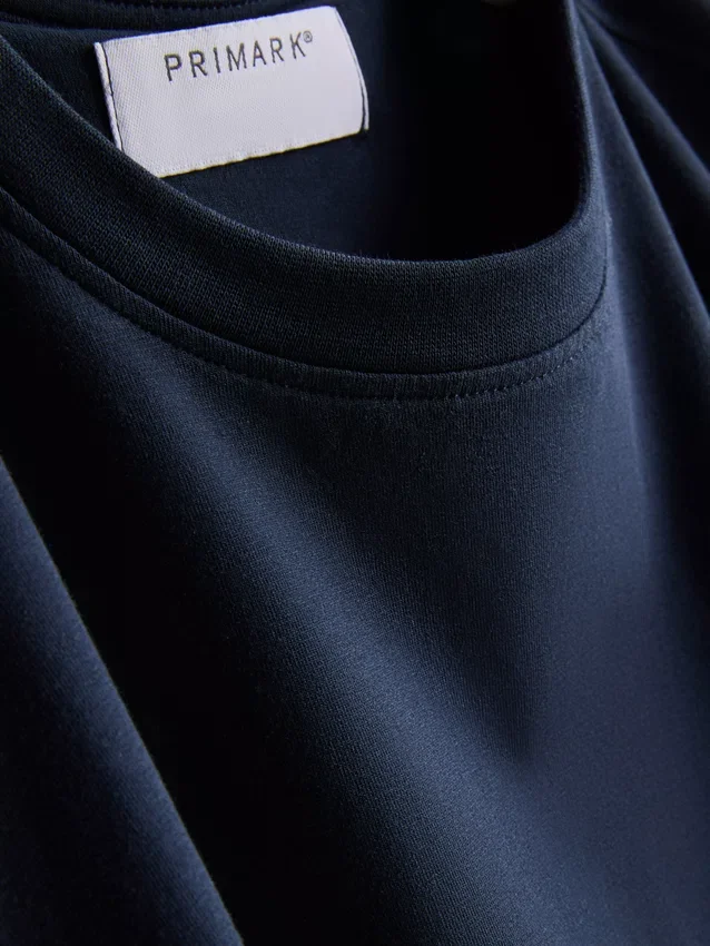 T-Shirt in schmaler Passform
