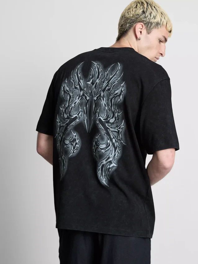 T-Shirt mit Aufdruck auf der Rückseite